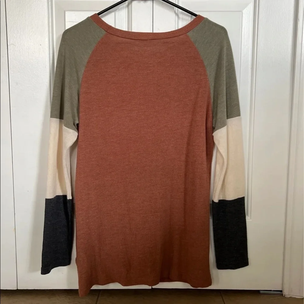 Color block sweater - Picture 2 of 3